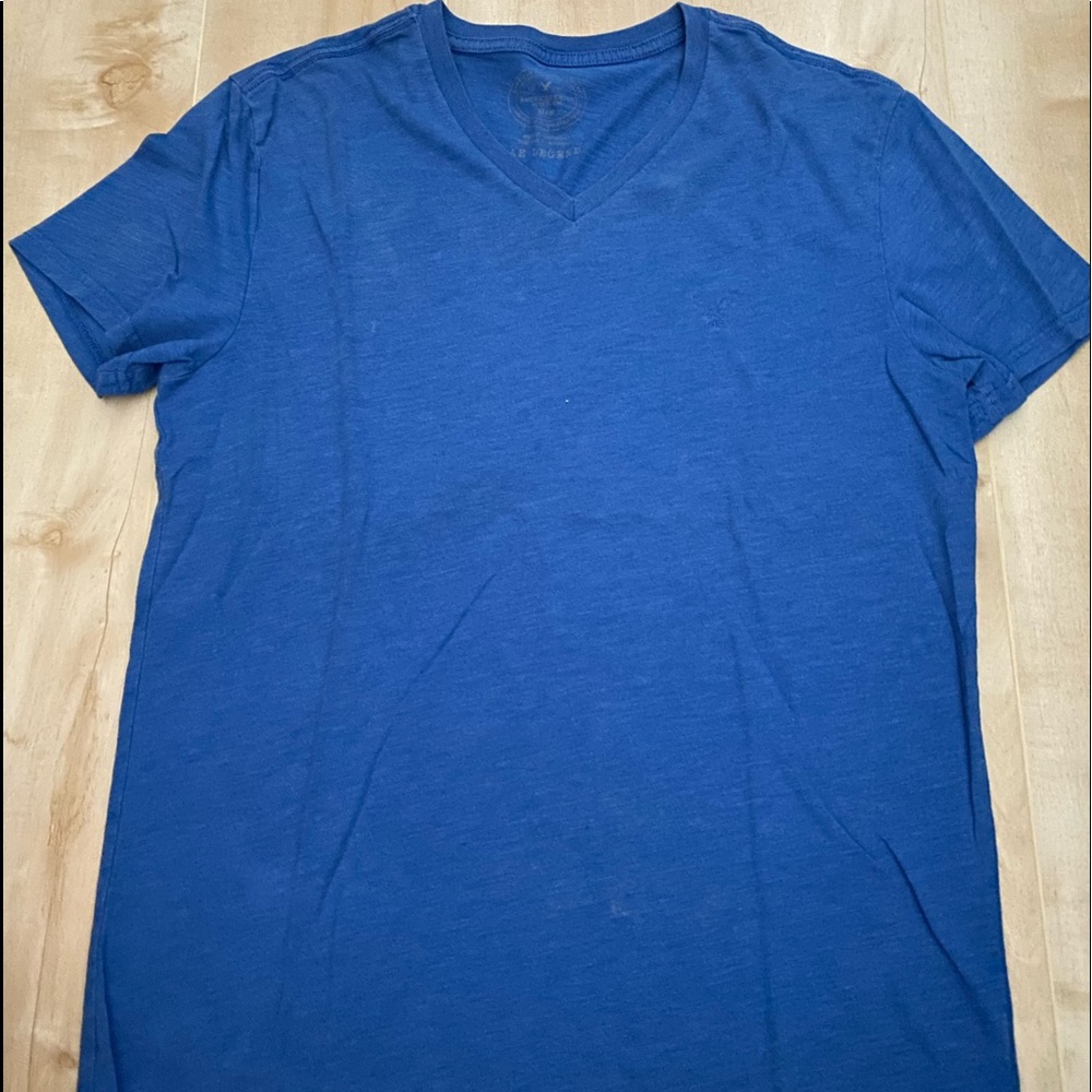 American eagle v-neck tee